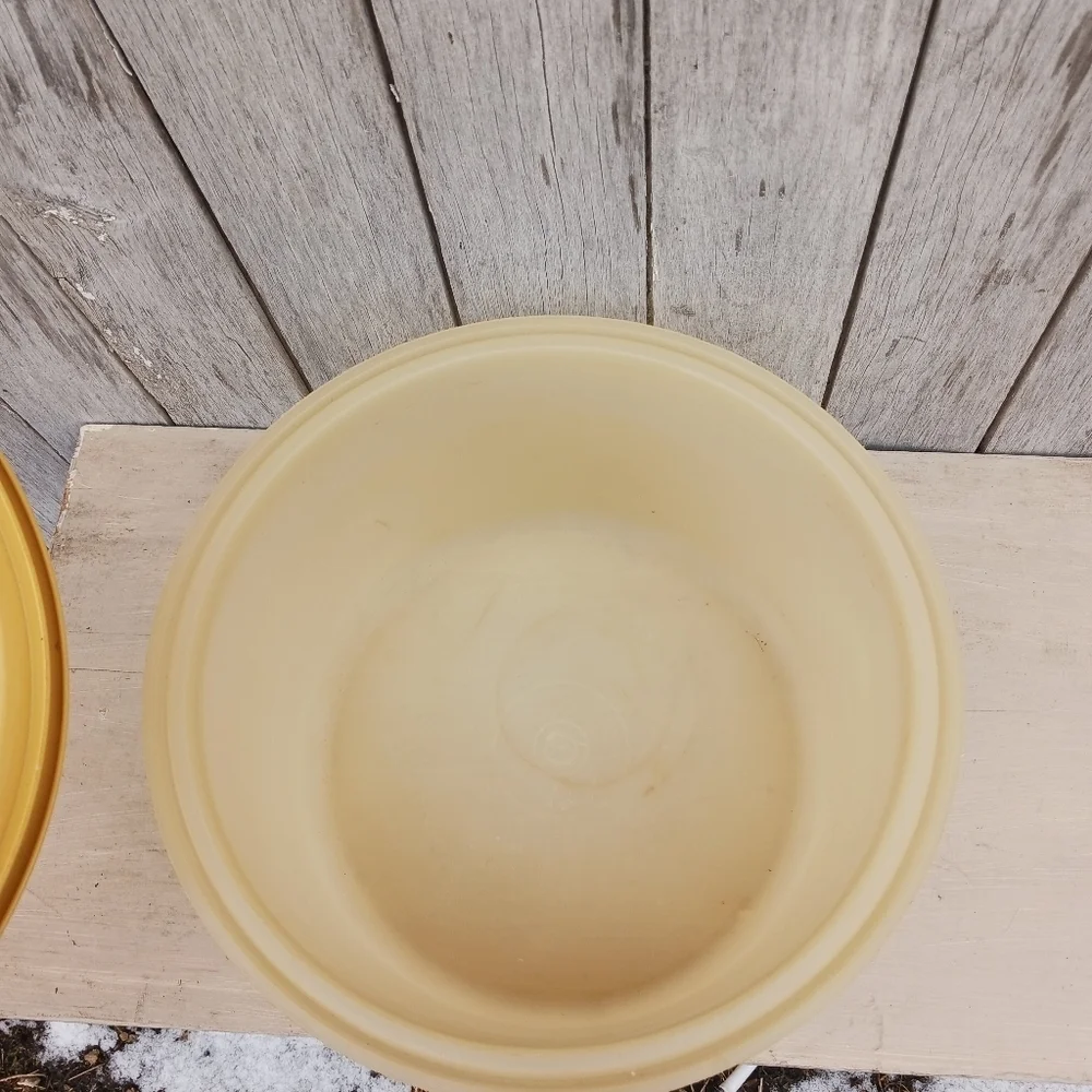 VTG Tupperware Cake Carrier Round With Handle and Lid Harvest Gold